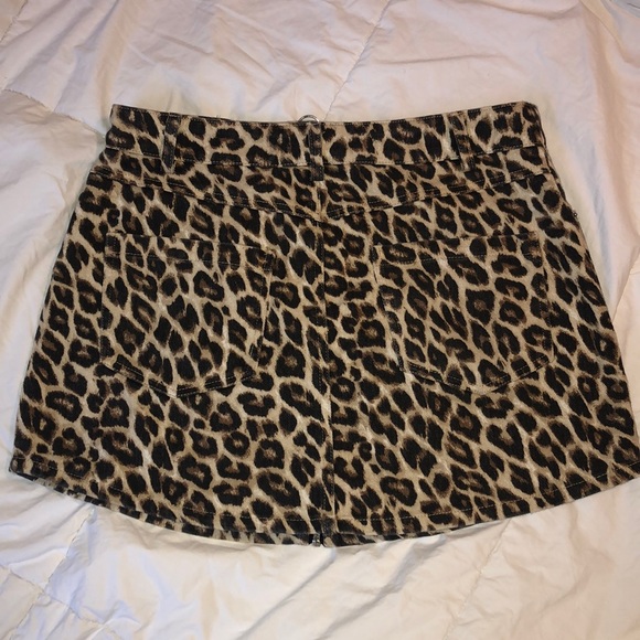 Forever 21 Denim Leopard skirt - Picture 2 of 5